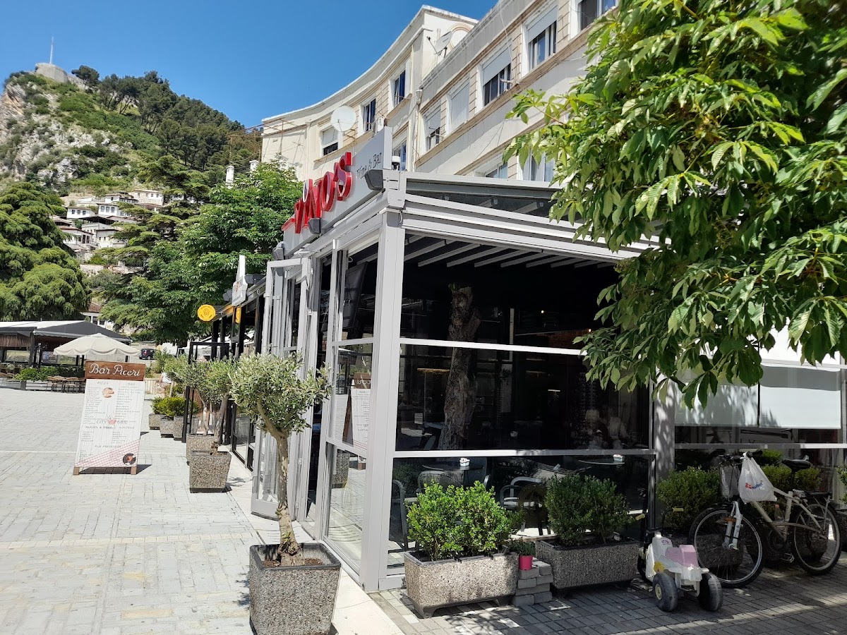 Vinos Wine Bar photo 5