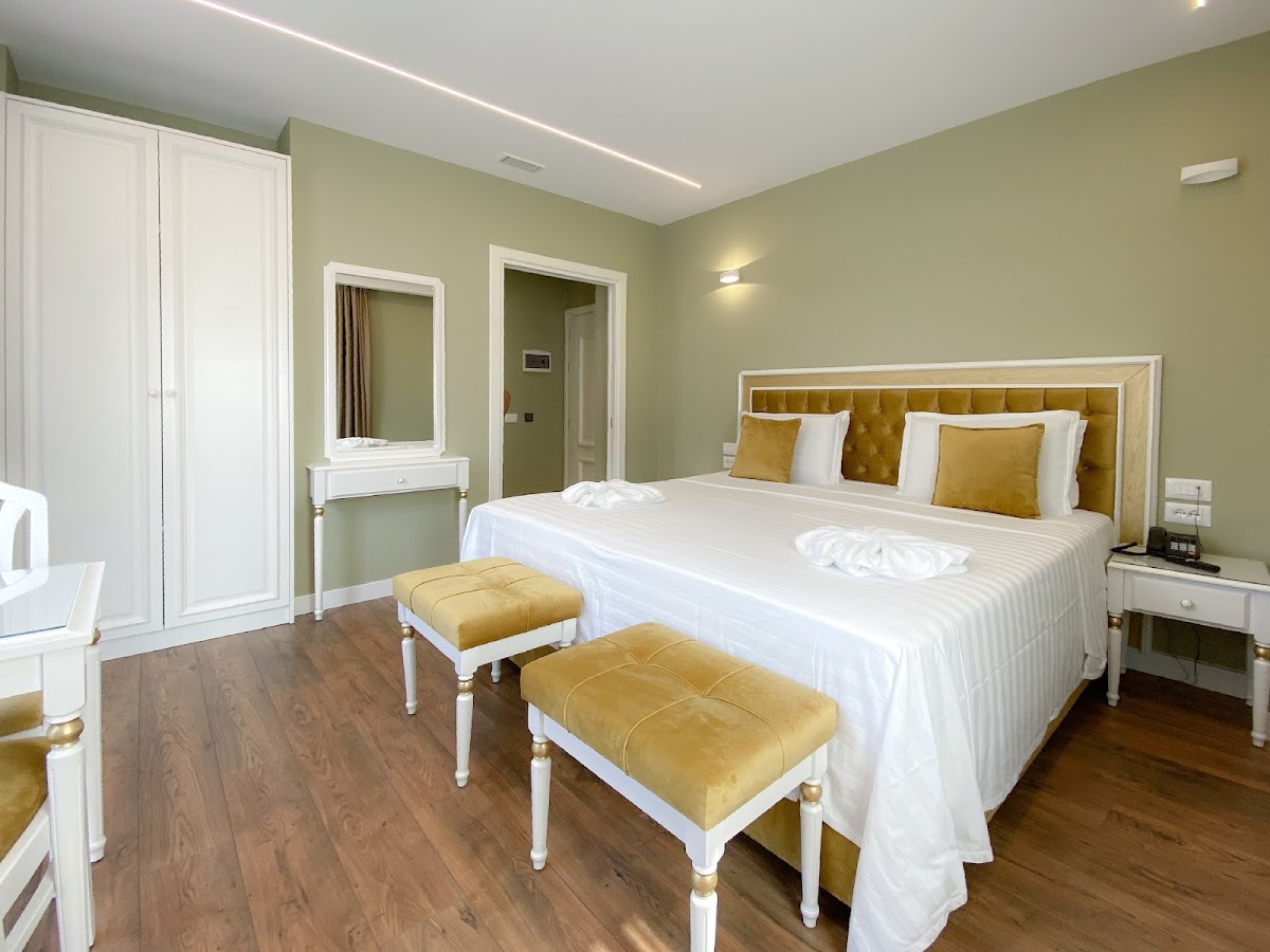 The Red Bricks Hotel photo 2