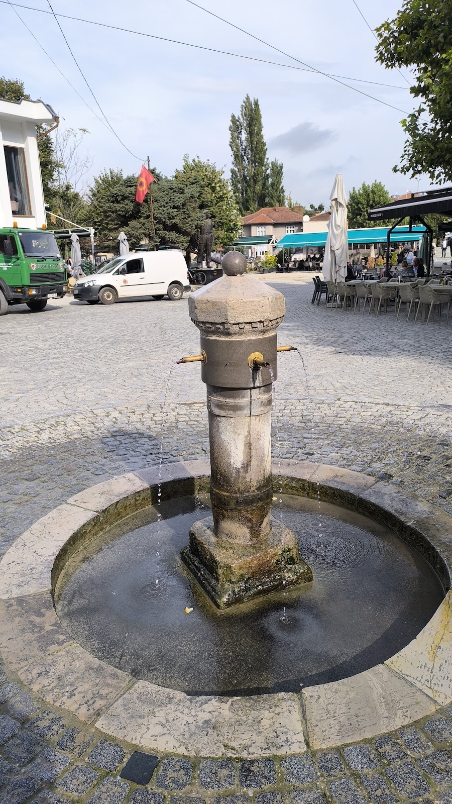Brunnen auf dem Brunnenplatz photo 2