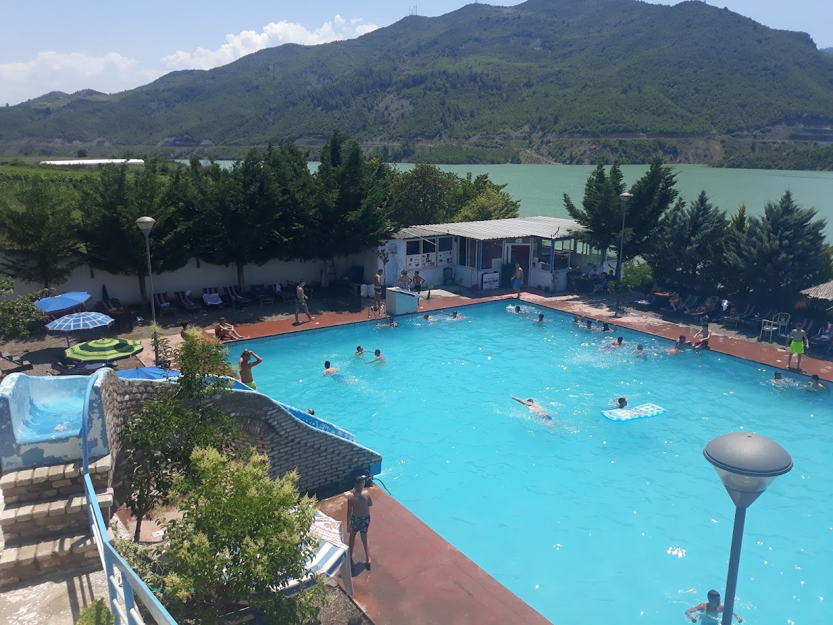 Swimming Pool photo 2