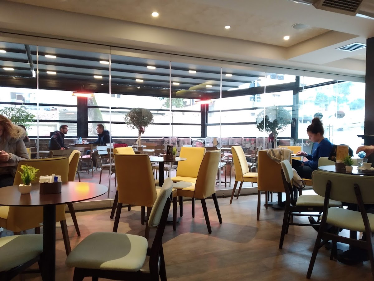 Cafe D'Anvers Tiranë