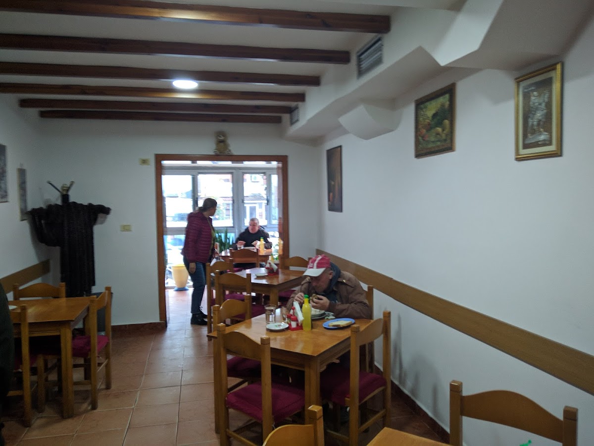 Engjëll Dyrmyshi Restaurant photo 3