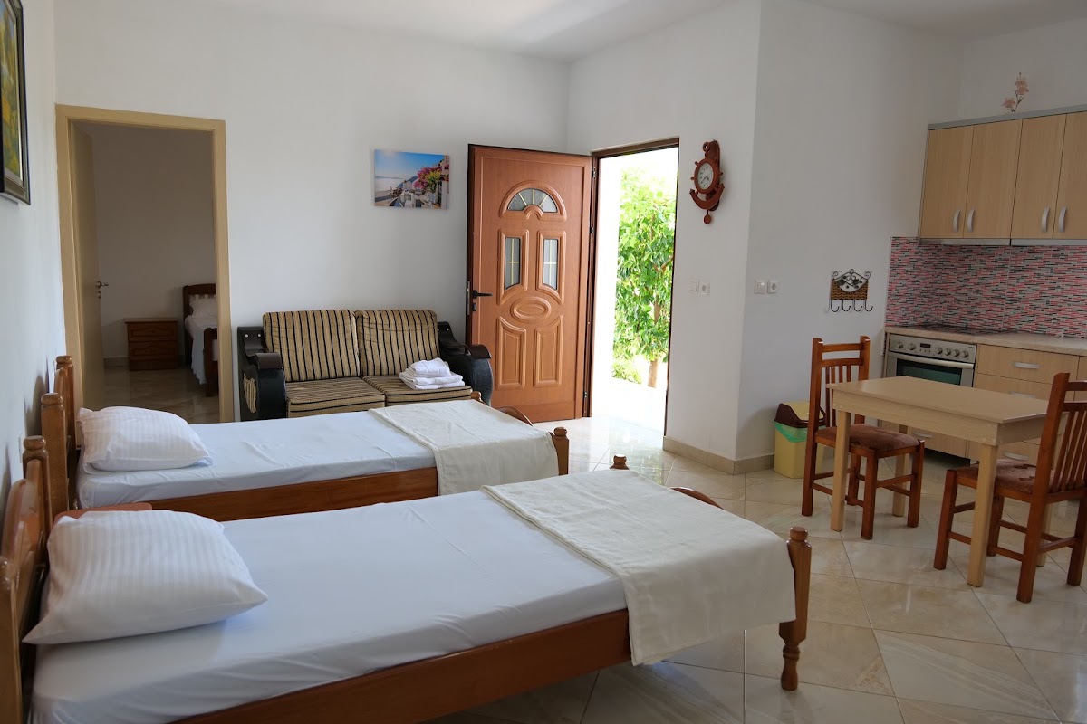 Pëllumb Apartments photo 2