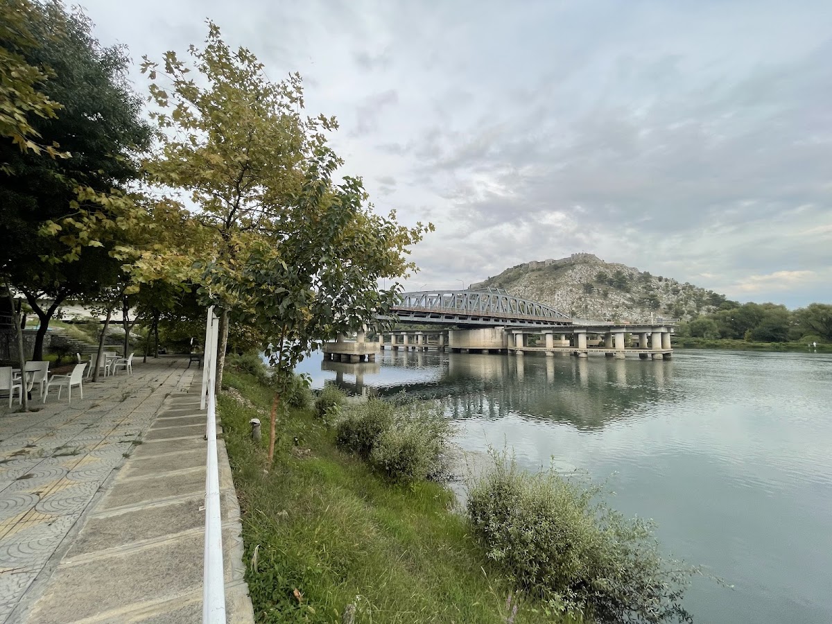 Hotel Restorant Vëllezërit Vataksi photo 3
