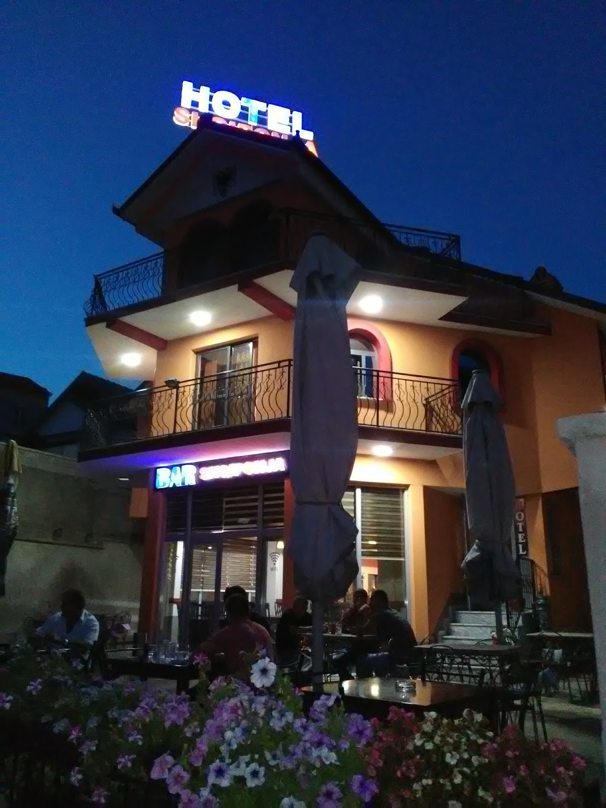 Hotel Shqiponja photo 2