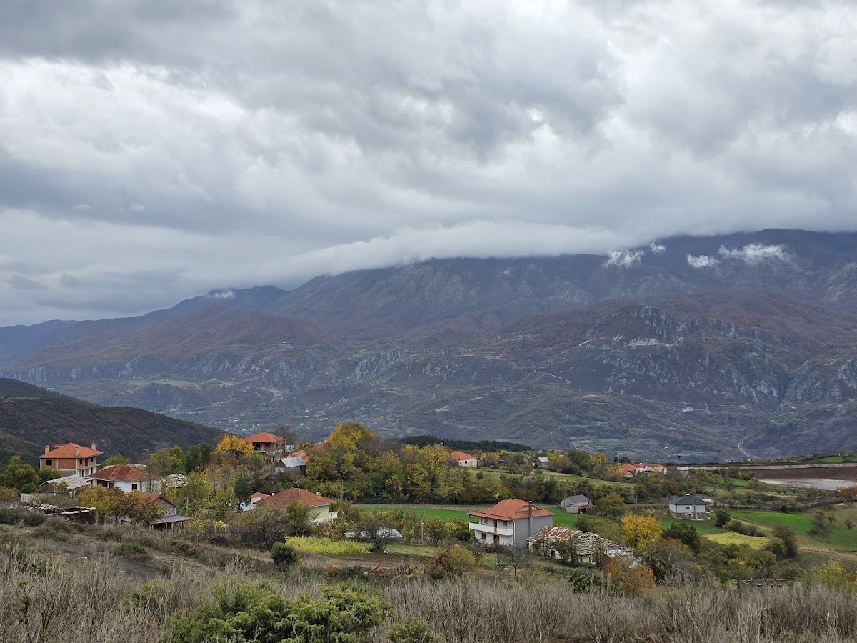 Hotolisht Lake photo 2