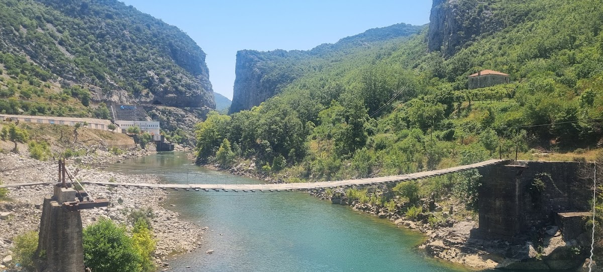 Suspension bridge photo 3