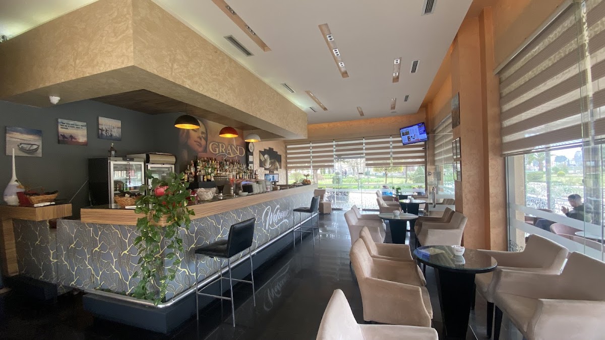 Grand Bar Permet photo 3