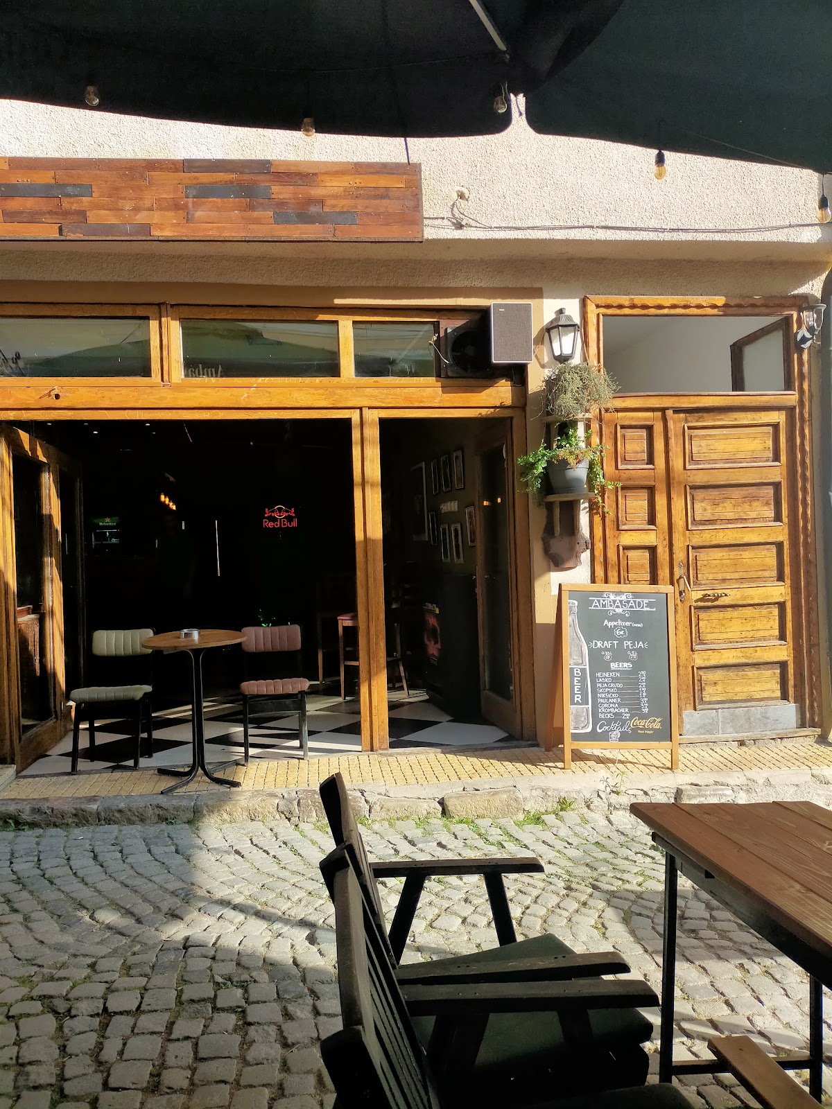 Ambasadë Pub photo 3