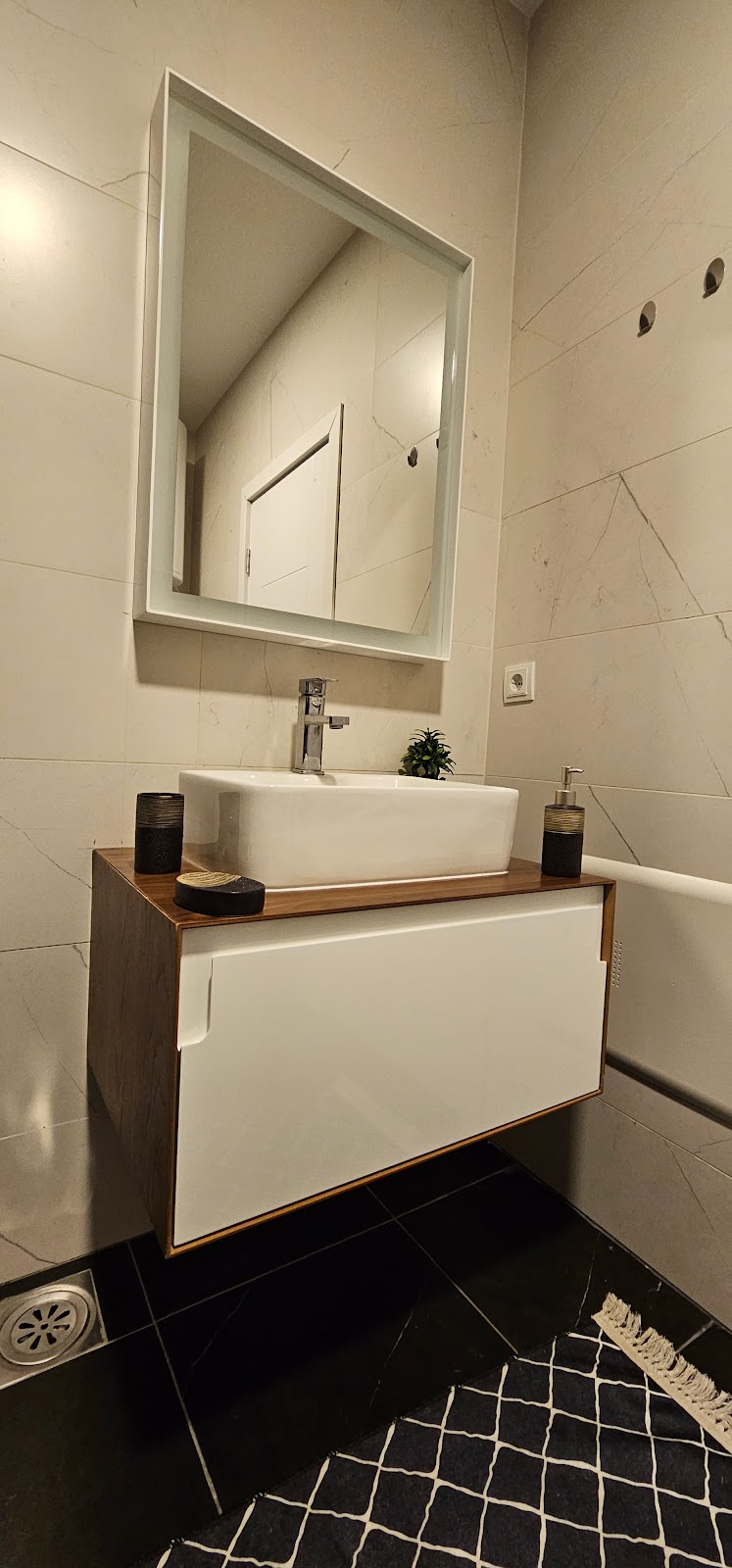 Cozy Apartment with 2 Bedrooms in the Best City Area photo 2