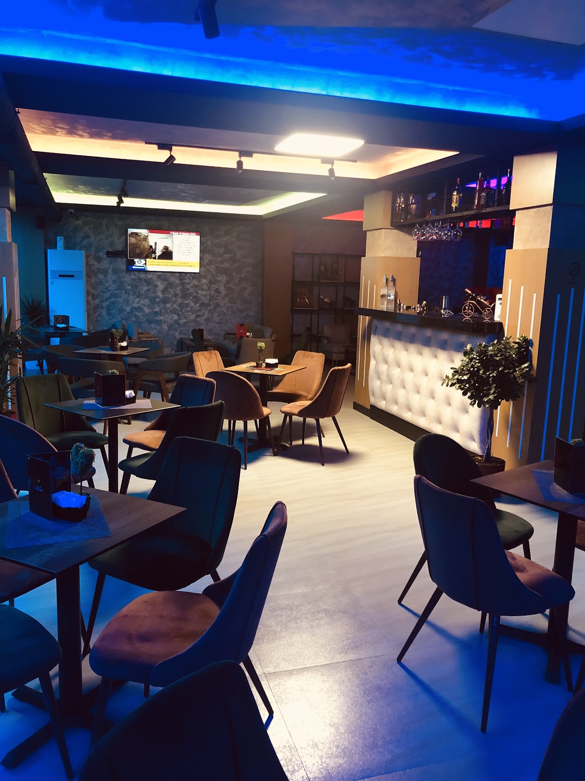 Anzola Lounge Bar photo 4