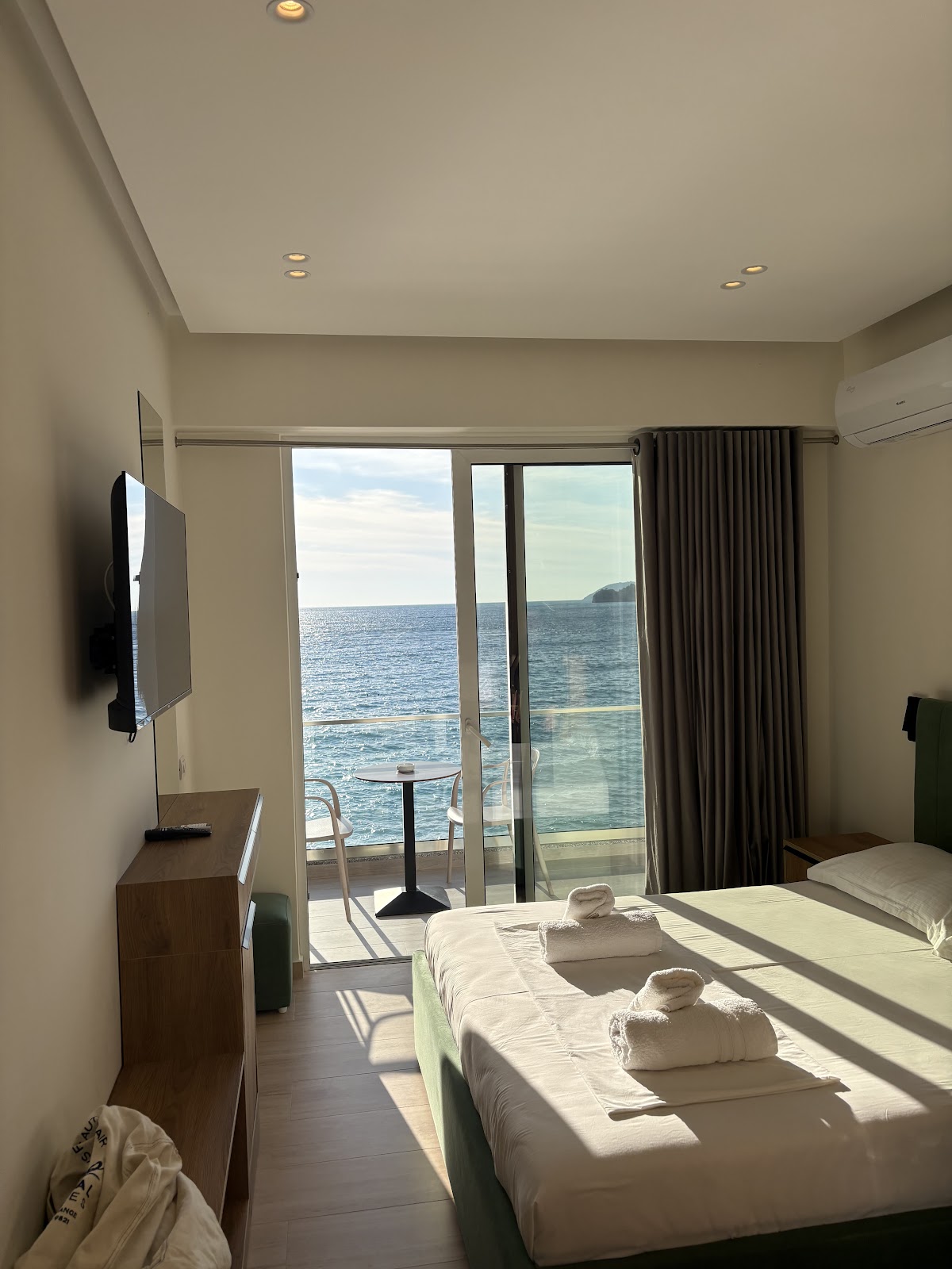 Emily’s Hotel photo 2
