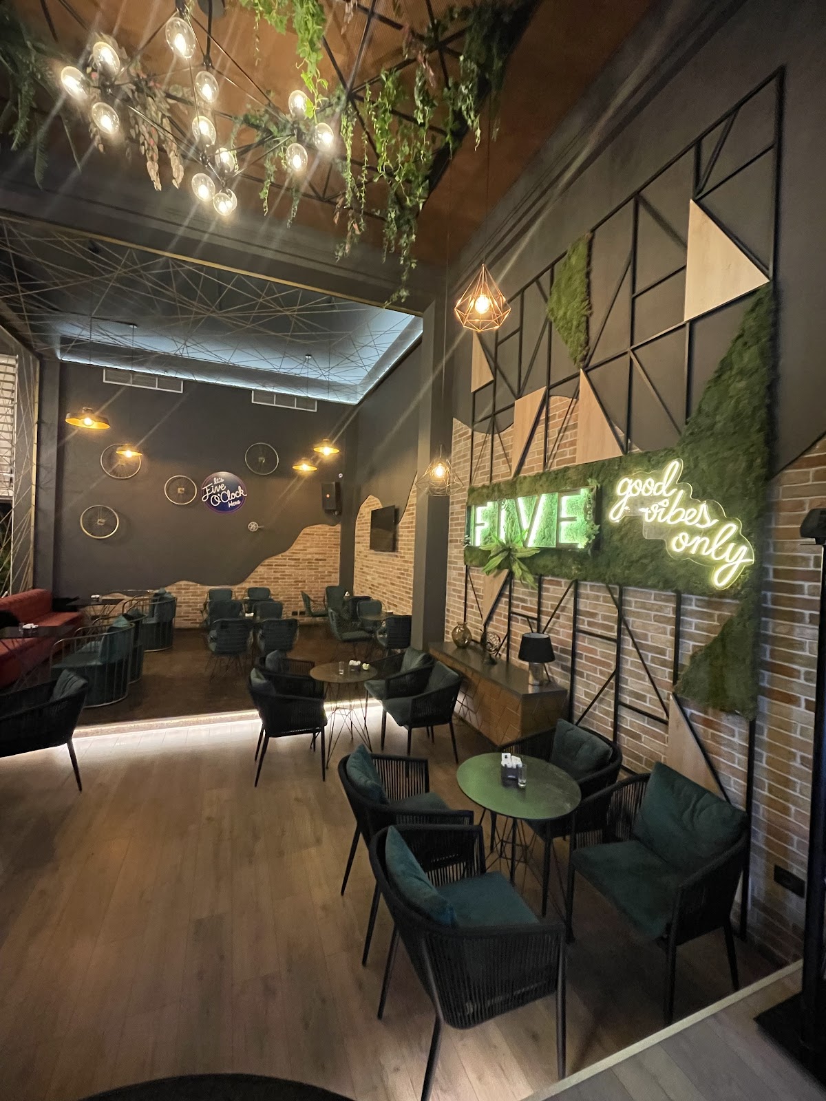 FIVE Lounge photo 3