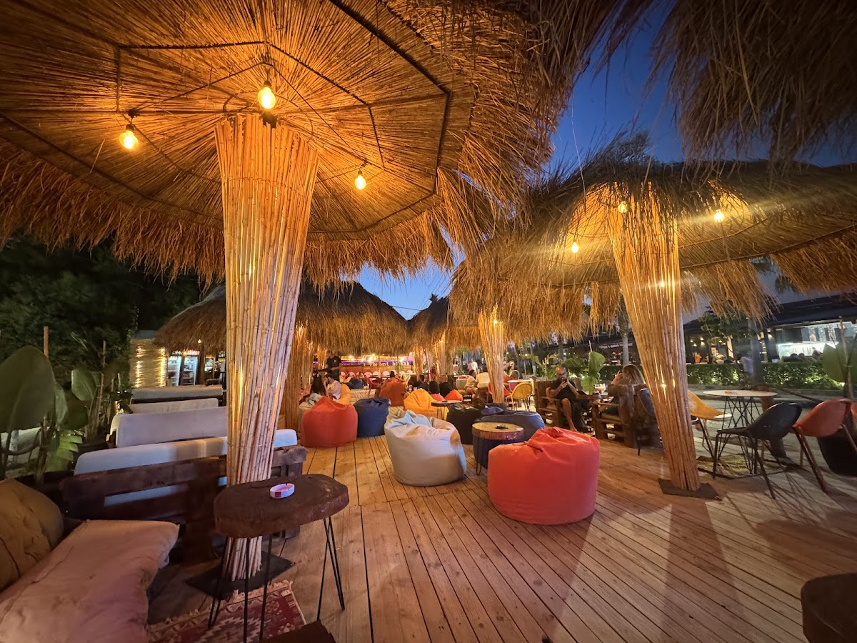 Lounge Bar BERMUDA Ksamil photo 3