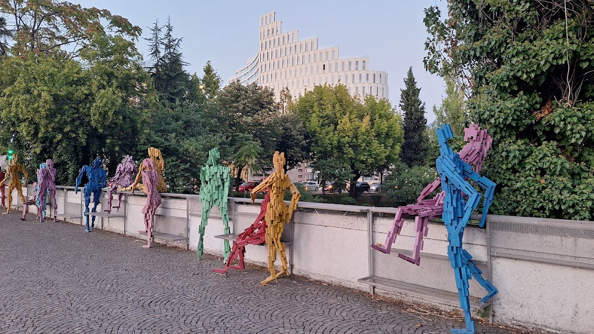 Modern art "steel people" photo 2