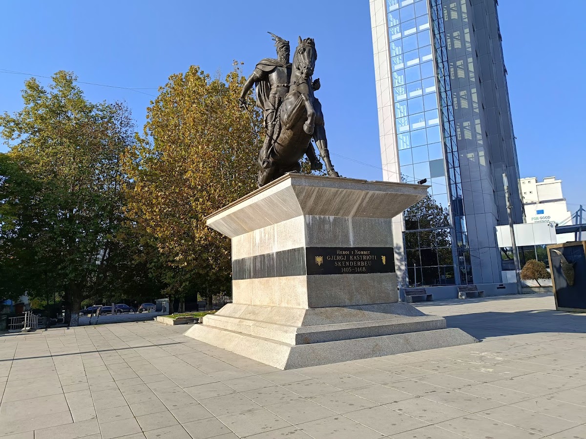 Skanderbeg Square — Atraksione në Prishtinë — photo 3