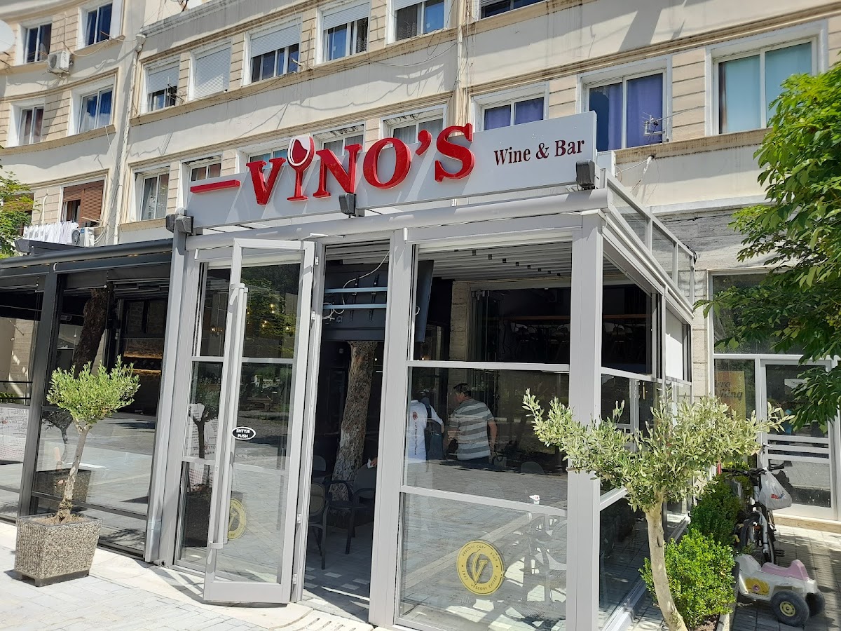 Vinos Wine Bar