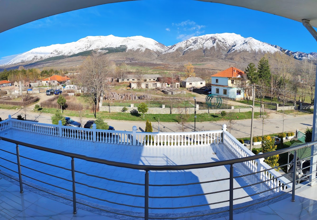 ZISI Hotel & Restaurant