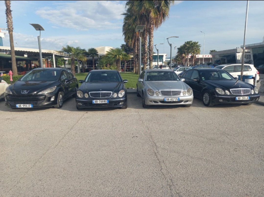 Car rental Joni photo 3