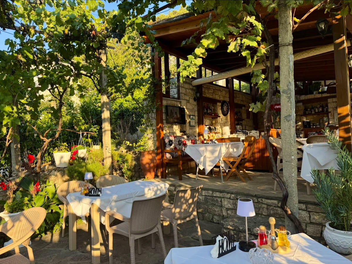 Lorenc Secret Garden Restaurant & Bar photo 4