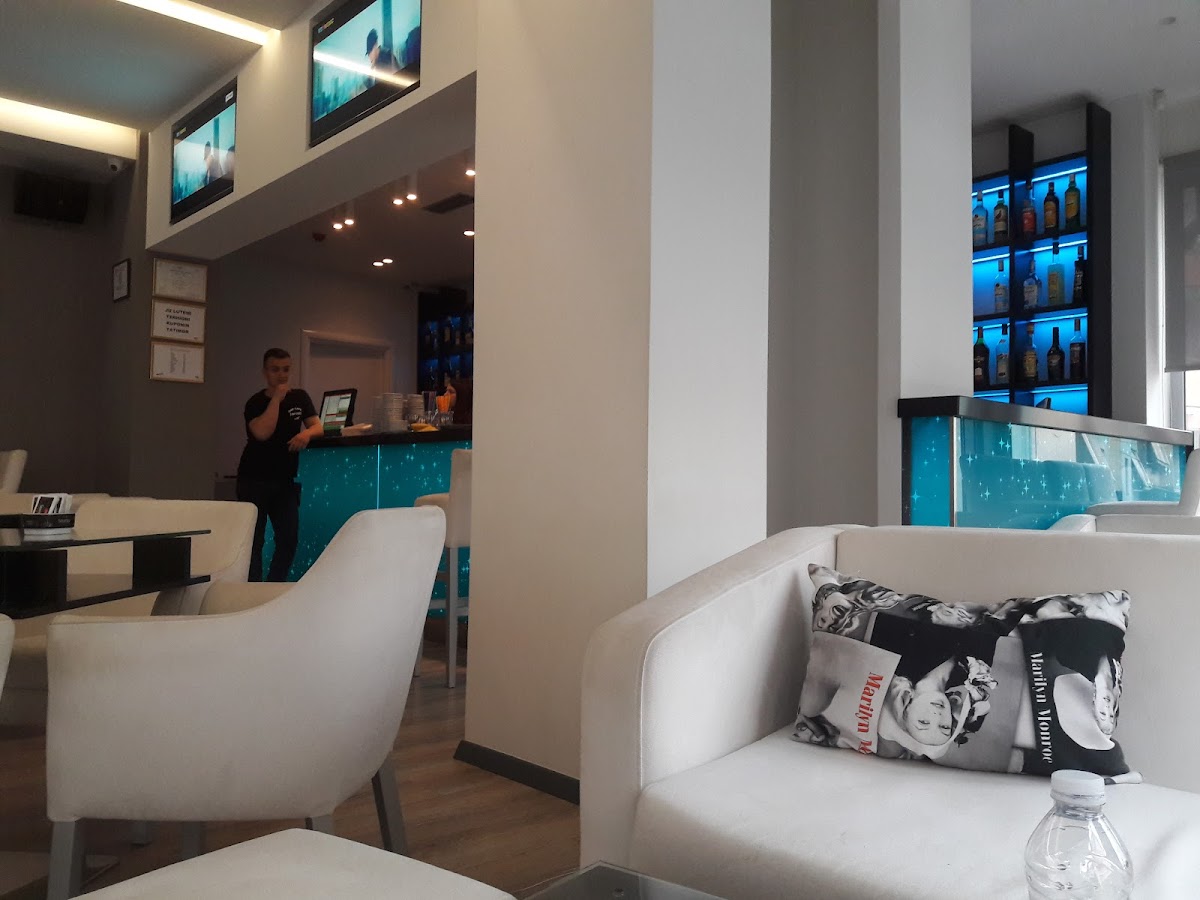 Bar/Kafe IMAGO photo 2
