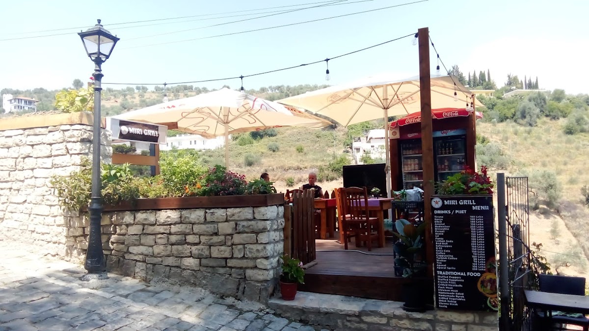 2 Streets Berat Castle — Bare & Jetë Nate në Berat — photo 4