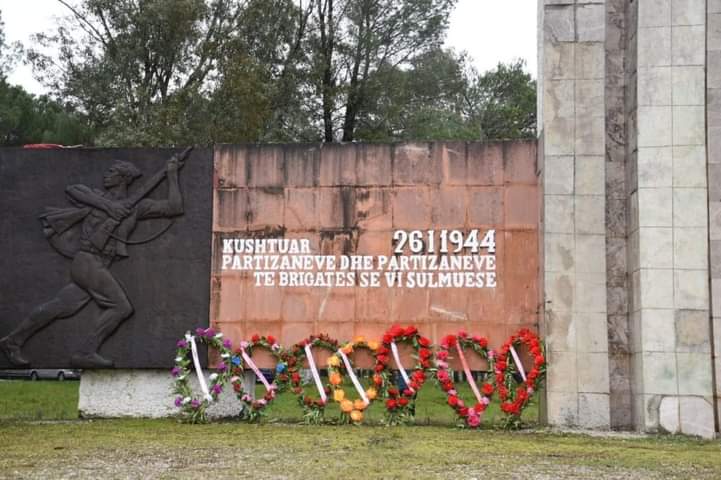 War Monument 1944 photo 4