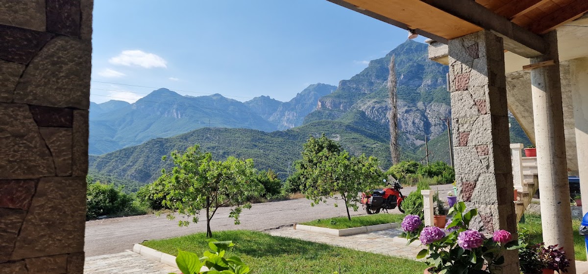 Hotel restaurant "Lugina e Komanit"