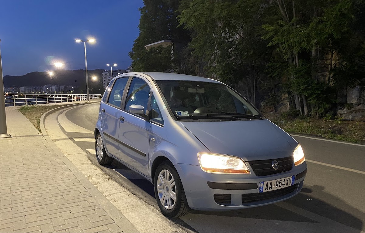 Valona A&B Rent CAR photo 3