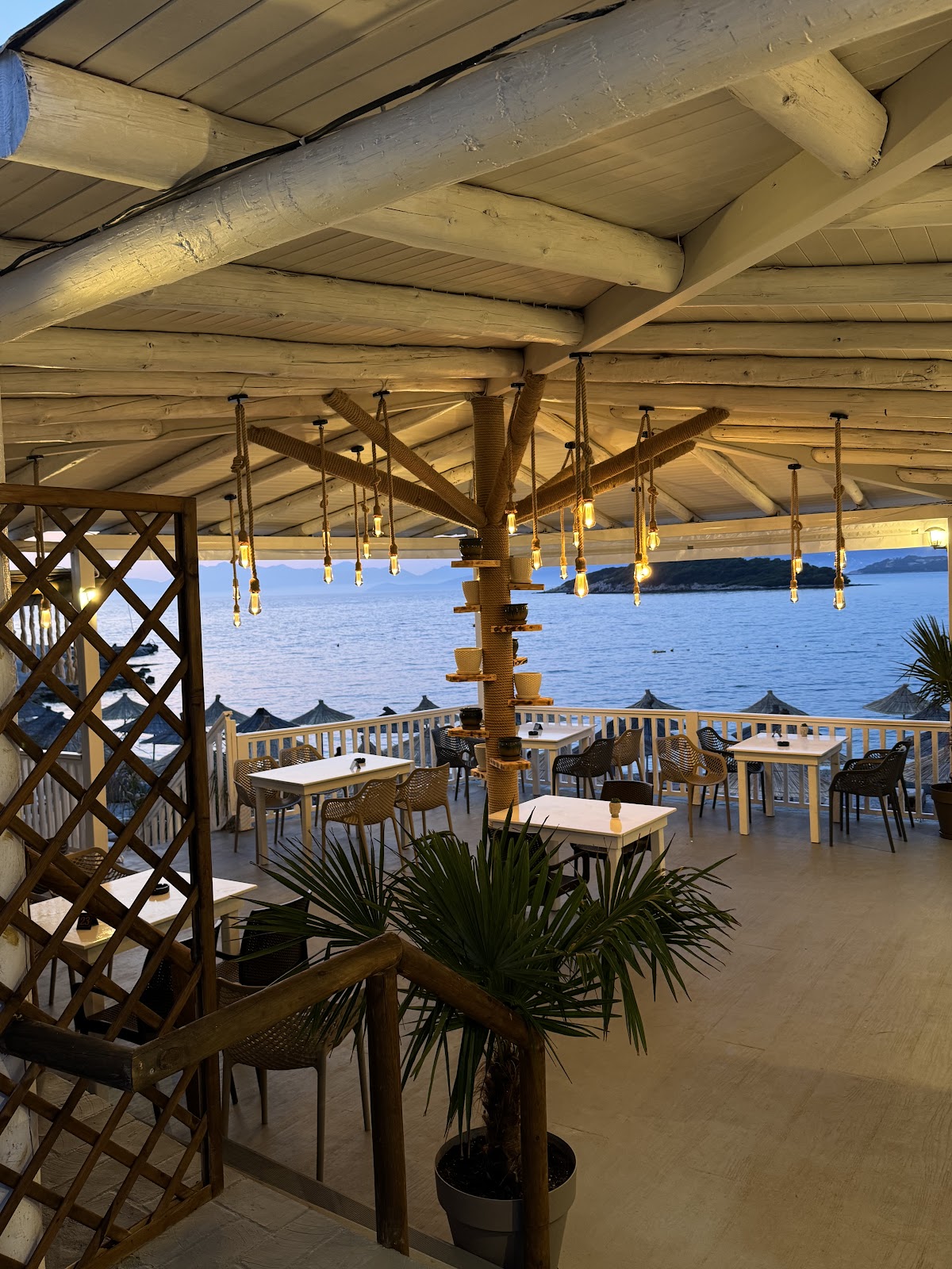 Sea Breeze Seaside Bar and Restaurant photo 3