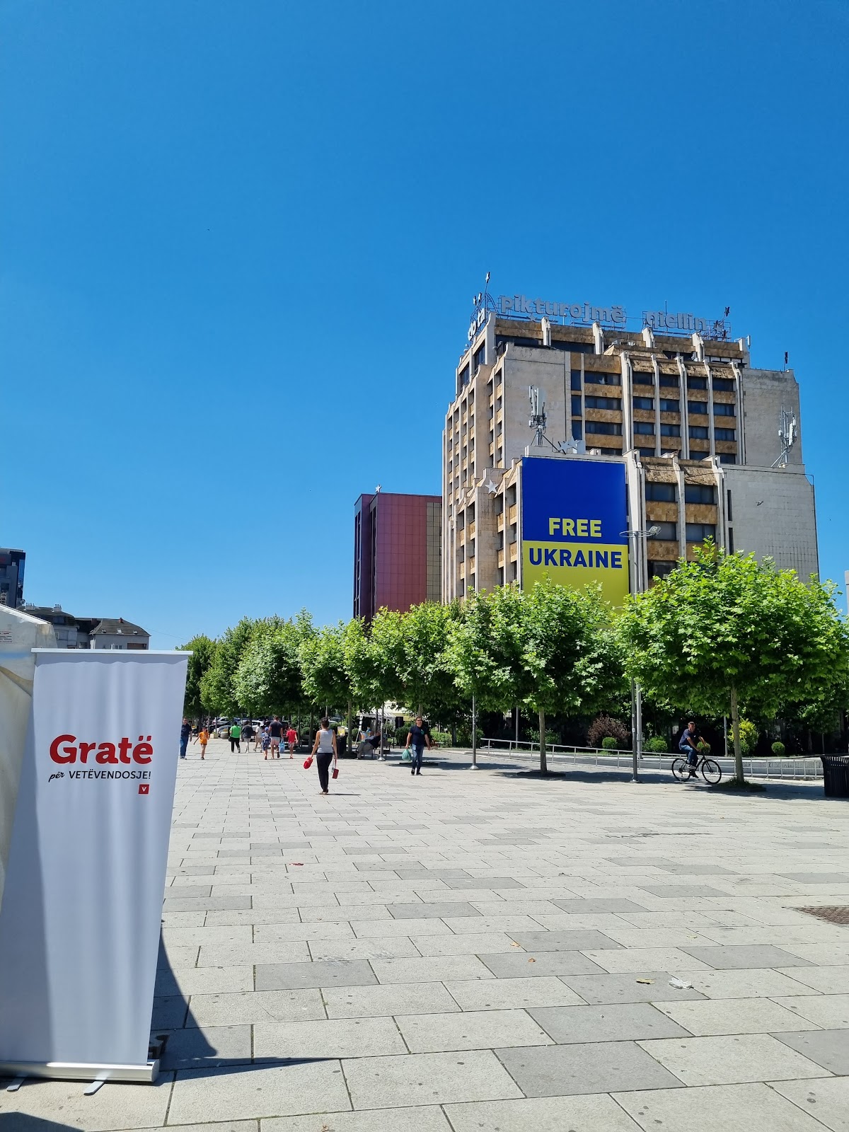Mother Theresa Square — Atraksione në Prishtinë — photo 5