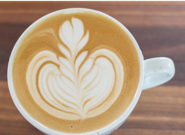 LAKU & MAKE: KAFFEE BAR KUÇOVË