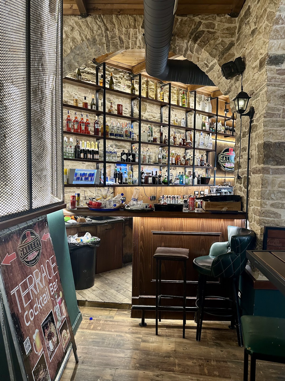 Gallery Irish Pub photo 3