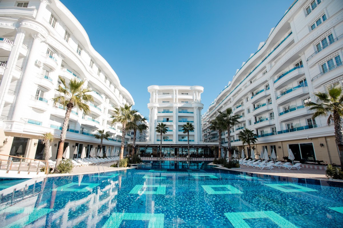 Grand Blue Fafa Resort & Spa