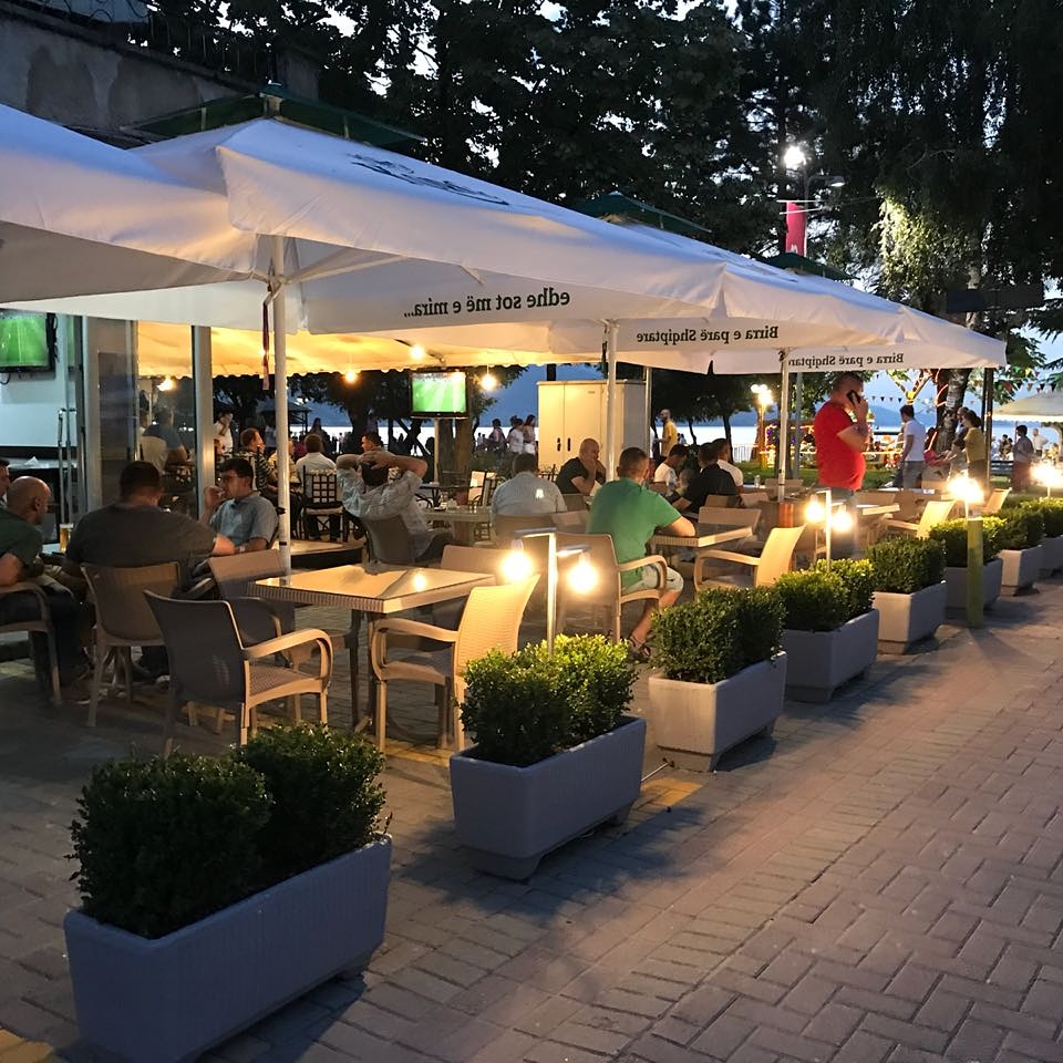 Corner Bar & Grill