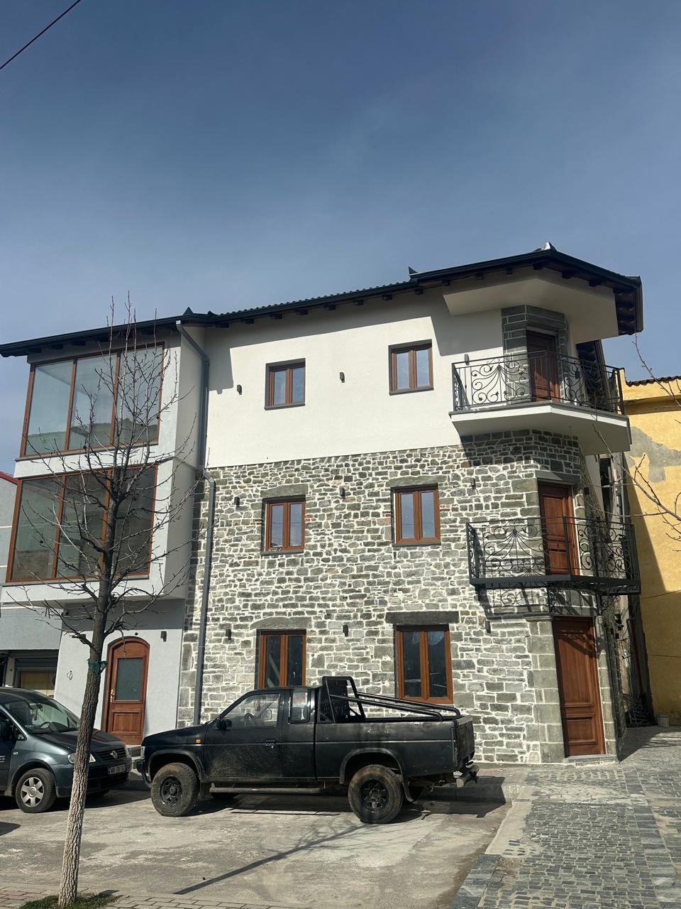 Rrenjet Kolonjare photo 3