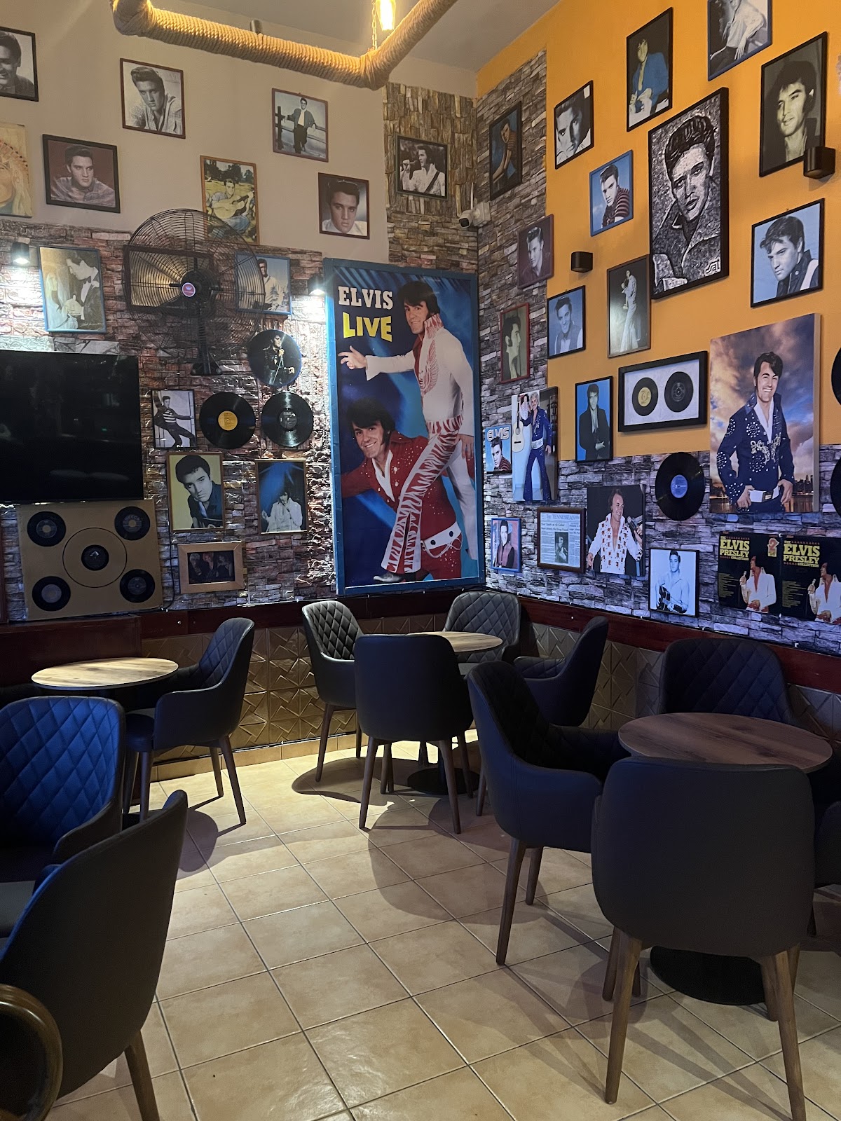 Elvis Bar photo 4