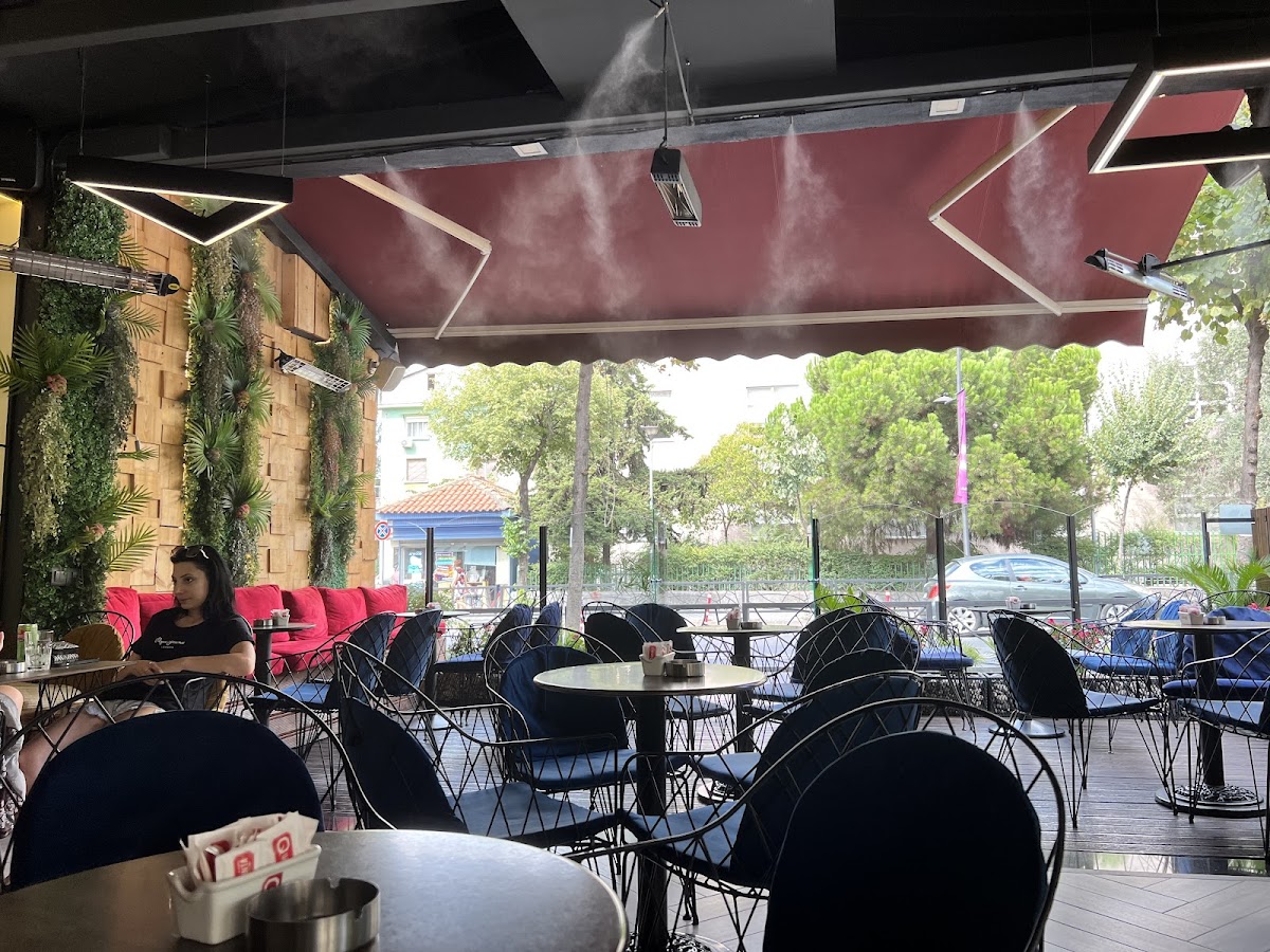 Picasso Bar Tirana photo 3