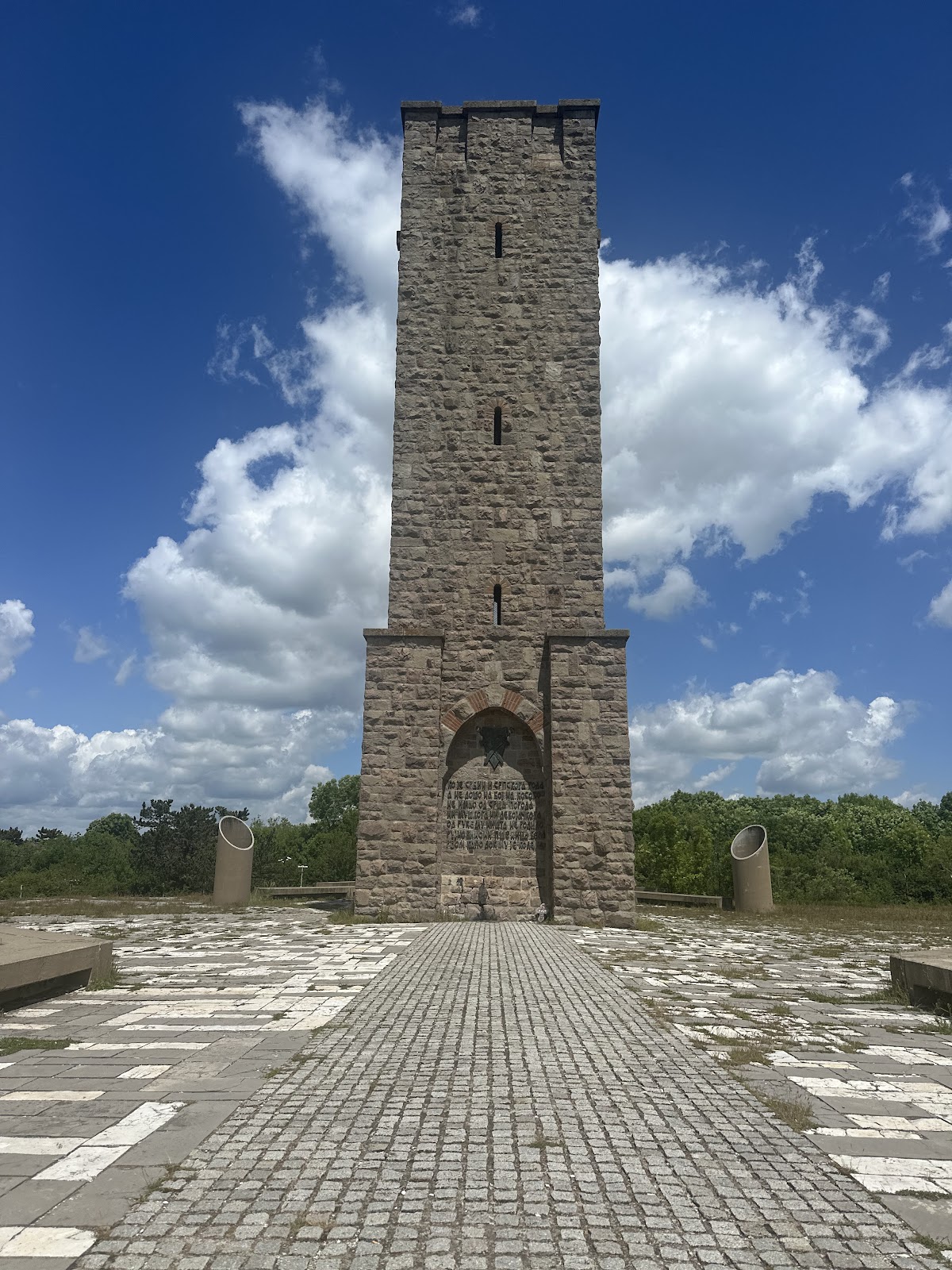 Gazimestan Monument — Atraksione në Prishtinë