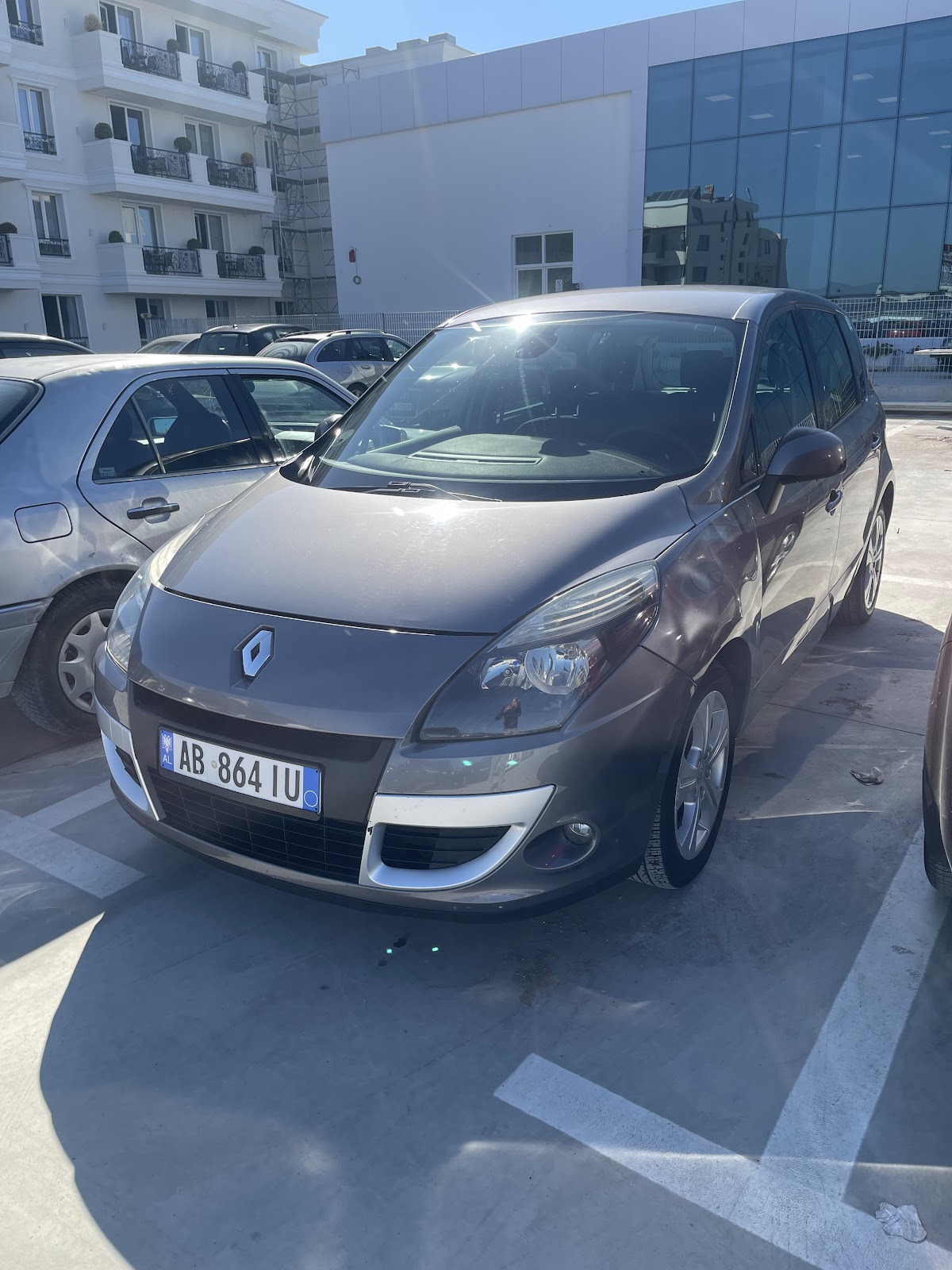 Makina me qira Loshi (Car rental)
